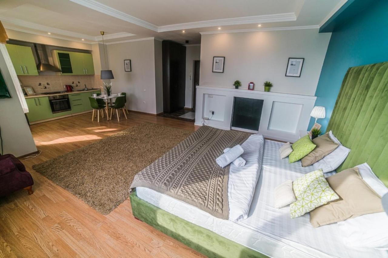 Manica Mega Towers Apartman Almati Kültér fotó