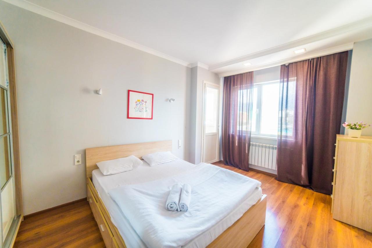 Manica Mega Towers Apartman Almati Kültér fotó